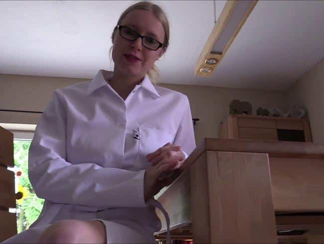 Doktor Anni bittet zur Mini-Schwanz Untersuchung - SPH
