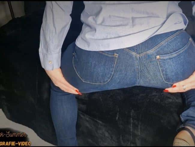Mein Arsch in einer geilen engen Jeans verpackt, da möchte man doch gar nicht auspacken...oder? Eine